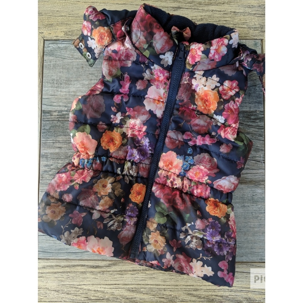 H&M Girls puffer vest with snap on hood size 5-6